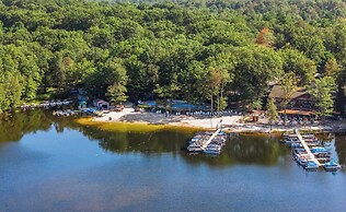 Boulder Lake-scape Lakefront Views + Firepit Central, Walkable Locatio