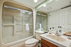 Boulder Lake-scape Lakefront Views + Firepit Central, Walkable Locatio