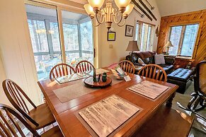 Alpine Allure by Avantstay Indoor Hot Tub, Game Loft, Enclosed Deck