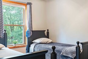 The Nest at Brier Crest by Avantstay Game Room, Expansive Deck & Fire 