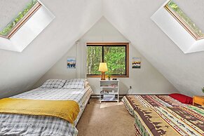 Hygge Home by Avantstay Deck for Outdoor Living, Fire Pit, Game Table