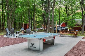 Maple Oasis by Avantstay Newly Built w/ Hot Tub, Game Room & Fire Pit