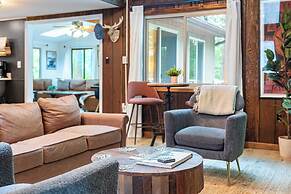 Lakeshore Oasis by Avantstay Private Beach, Views, Hot Tub, Volleyball