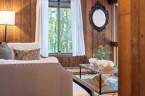 Lakeshore Oasis by Avantstay Private Beach, Views, Hot Tub, Volleyball