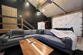 Lakeshore Oasis by Avantstay Private Beach, Views, Hot Tub, Volleyball