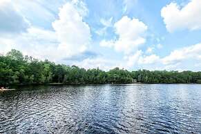 Lakeshore Oasis by Avantstay Private Beach, Views, Hot Tub, Volleyball