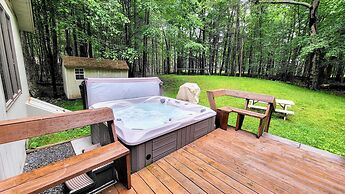 Mountain Memories by Avantstay Hot Tub Enclosed Deck, Large Yard w/ Fi