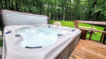 Mountain Memories by Avantstay Hot Tub Enclosed Deck, Large Yard w/ Fi