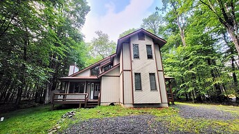 Mountain Memories by Avantstay Hot Tub Enclosed Deck, Large Yard w/ Fi