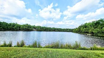 Mountain Memories by Avantstay Hot Tub Enclosed Deck, Large Yard w/ Fi