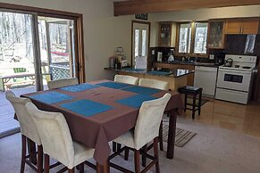 Mountain Memories by Avantstay Hot Tub Enclosed Deck, Large Yard w/ Fi