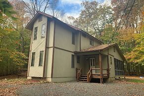 Mountain Memories by Avantstay Hot Tub Enclosed Deck, Large Yard w/ Fi