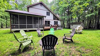 Mountain Memories by Avantstay Hot Tub Enclosed Deck, Large Yard w/ Fi