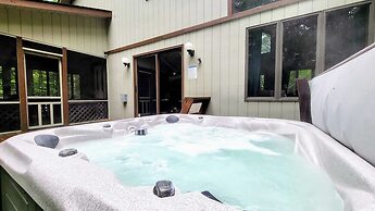 Mountain Memories by Avantstay Hot Tub Enclosed Deck, Large Yard w/ Fi