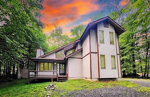 Mountain Memories by Avantstay Hot Tub Enclosed Deck, Large Yard w/ Fi