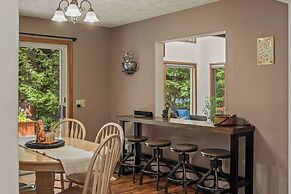 Tranquil Waterside by Avantstay Lakefront + Dock, Game Room, Views