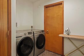 Tranquil Waterside by Avantstay Lakefront + Dock, Game Room, Views