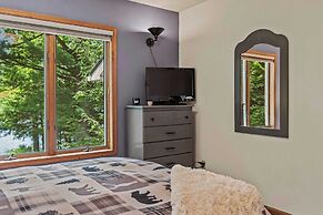 Tranquil Waterside by Avantstay Lakefront + Dock, Game Room, Views