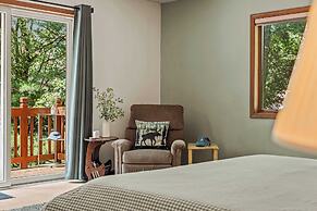 Tranquil Waterside by Avantstay Lakefront + Dock, Game Room, Views