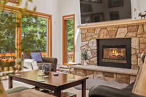 Tranquil Waterside by Avantstay Lakefront + Dock, Game Room, Views