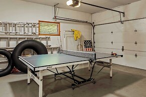 Tranquil Waterside by Avantstay Lakefront + Dock, Game Room, Views