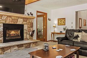 Tranquil Waterside by Avantstay Lakefront + Dock, Game Room, Views