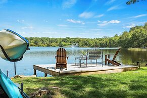 Lake Daze by Avantstay Lakefront w/ Modern Interior, Enclosed Porch & 