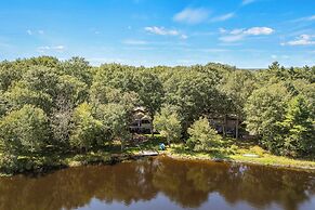 Lake Daze by Avantstay Lakefront w/ Modern Interior, Enclosed Porch & 