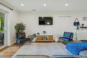 Lake Daze by Avantstay Lakefront w/ Modern Interior, Enclosed Porch & 