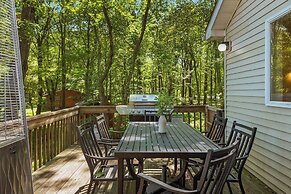 Lake Daze by Avantstay Lakefront w/ Modern Interior, Enclosed Porch & 