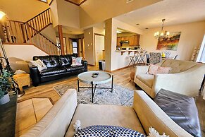 Summit Serenity by Avantstay Central Location w/ Mountain Views & Deck