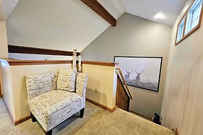 Summit Serenity by Avantstay Central Location w/ Mountain Views & Deck