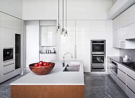 Entertainment District Suites & Towers Toronto