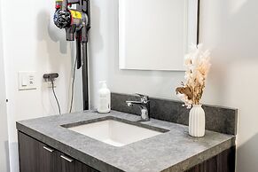 Entertainment District Suites & Towers Toronto