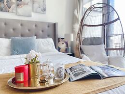 Entertainment District Suites & Towers Toronto