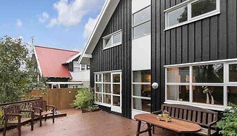 Great 8 Person House, Reykjavik, Free use of Car!