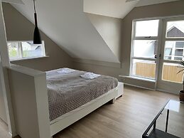 Great 8 Person House, Reykjavik, Free use of Car!