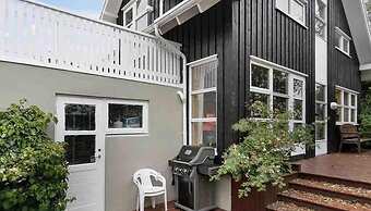 Great 8 Person House, Reykjavik, Free use of Car!