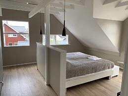 Great 8 Person House, Reykjavik, Free use of Car!