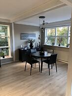 Great 8 Person House, Reykjavik, Free use of Car!