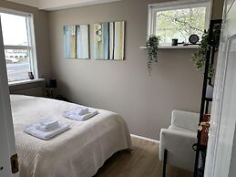 Great 8 Person House, Reykjavik, Free use of Car!