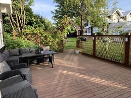 Great 8 Person House, Reykjavik, Free use of Car!