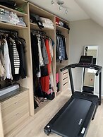 Great 8 Person House, Reykjavik, Free use of Car!