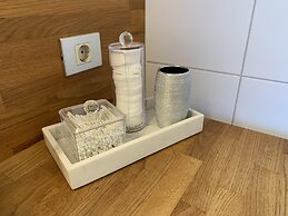 Great 8 Person House, Reykjavik, Free use of Car!