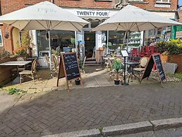 Cosy 3-bed Apartment in Hythe High Street