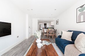 Charming 2BR 2BA Near Tower Bridge