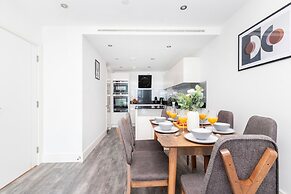 Charming 2BR 2BA Near Tower Bridge