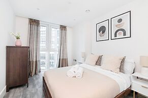Charming 2BR 2BA Near Tower Bridge