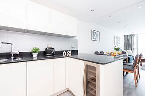 Charming 2BR 2BA Near Tower Bridge