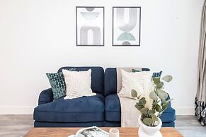 Charming 2BR 2BA Near Tower Bridge